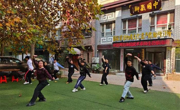 谈球吧APP下载图片