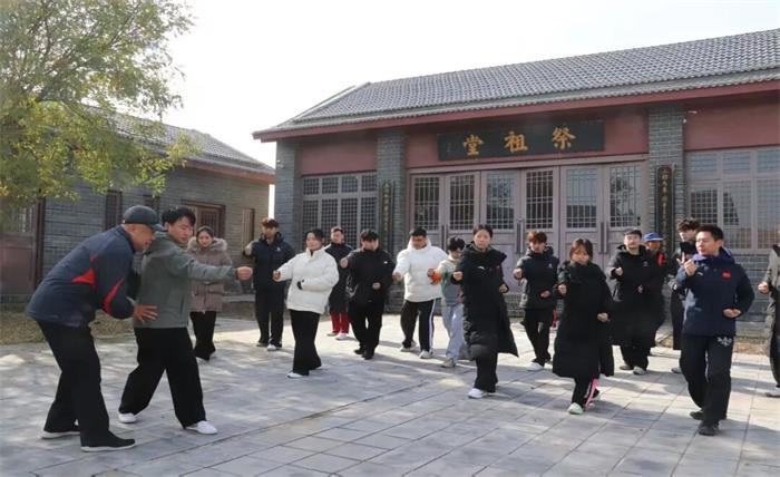谈球吧APP下载图片